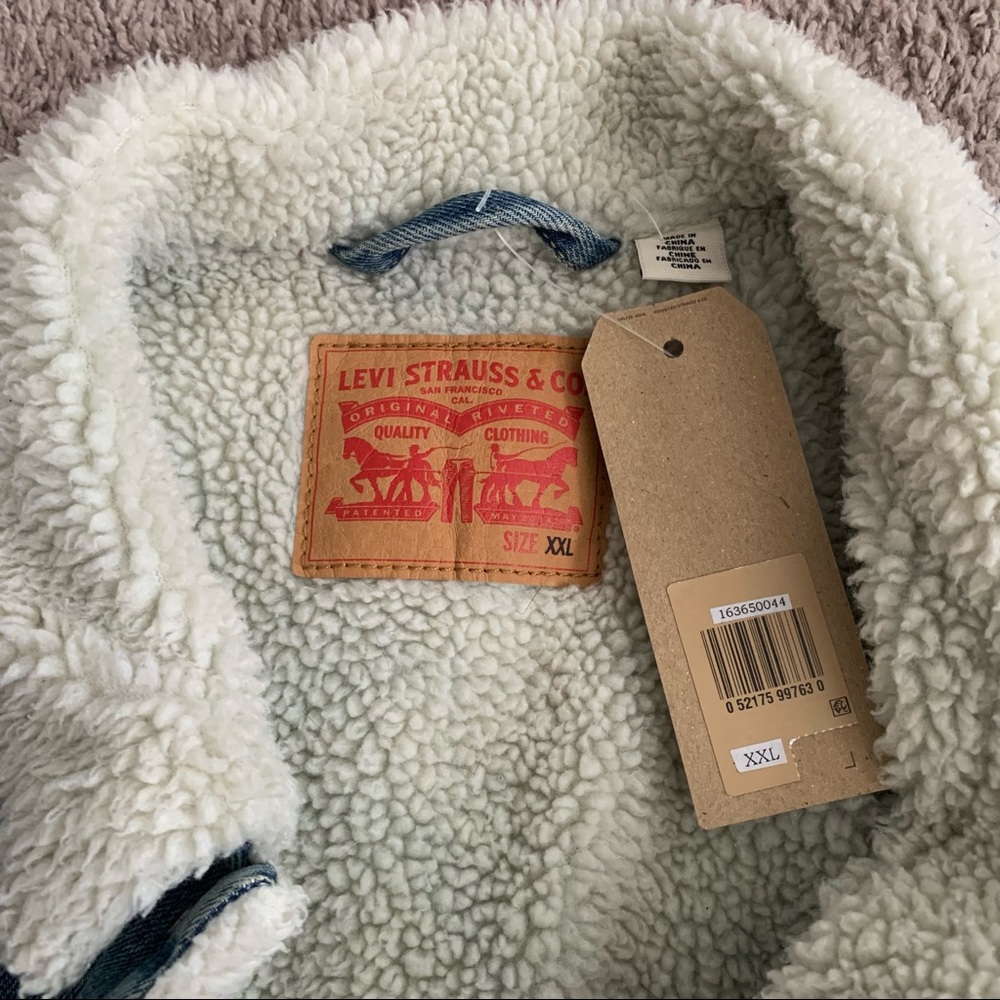 SOLD!! Levi’s Men's Denim Sherpa Lined Trucker Jacket - Picture 3 of 7